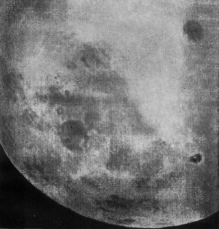 Illustration for article titled Our very first glimpse of the Moon's far side
